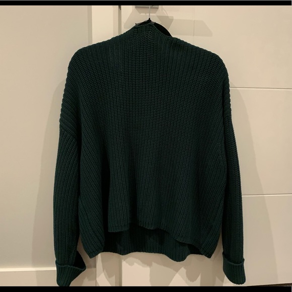 Medium Dark forest green sweater - Picture 2 of 3